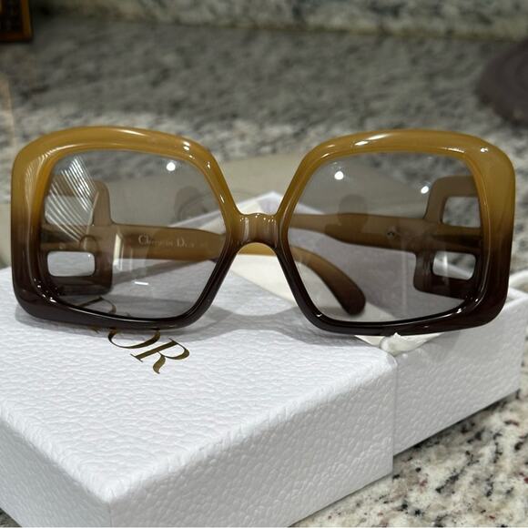 Vintage Christian Dior 737 Sunglasses – Oversized Honey Optyl Frame | 1970s - Picture 3 of 16